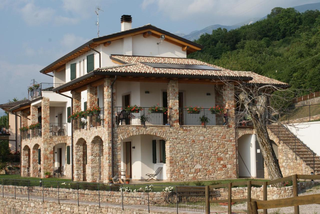 La Casa Di Pericle Aparthotel Brenzone sul Garda Luaran gambar