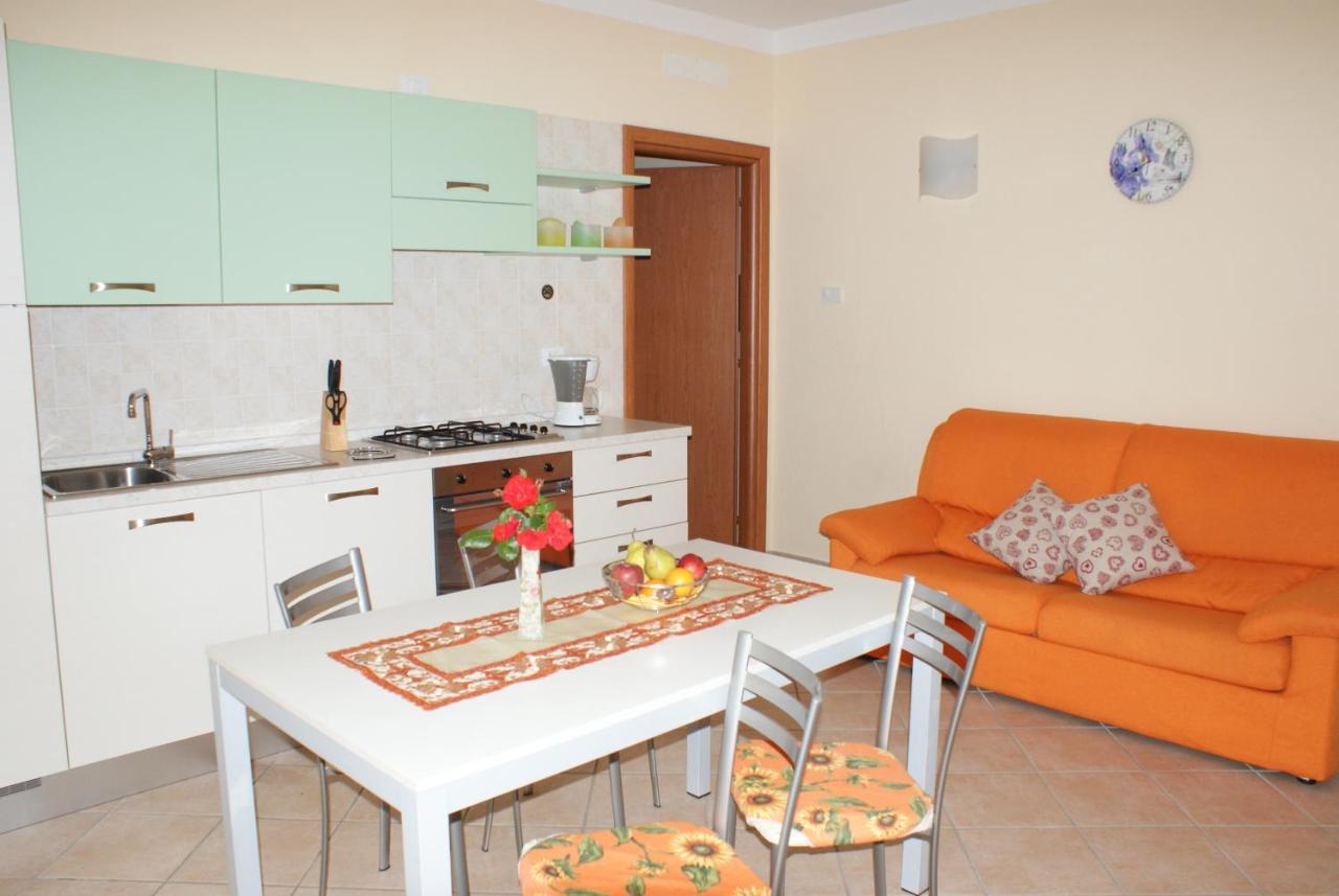 La Casa Di Pericle Aparthotel Brenzone sul Garda Luaran gambar