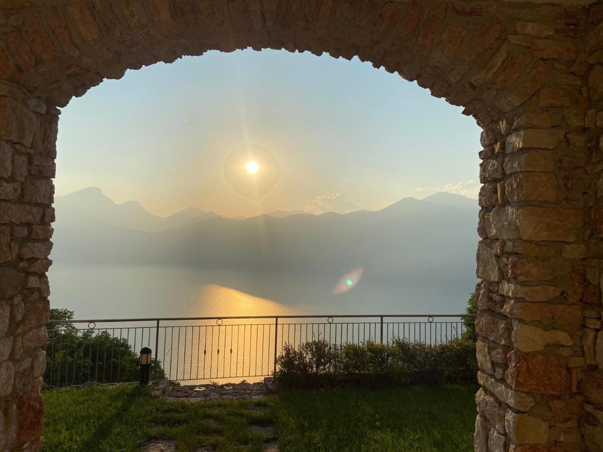 La Casa Di Pericle Aparthotel Brenzone sul Garda Luaran gambar