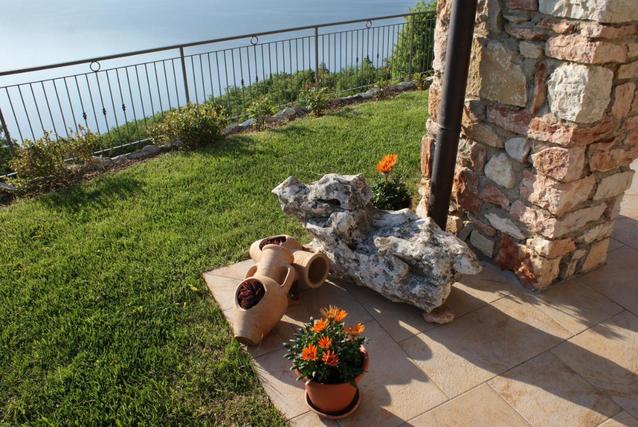 La Casa Di Pericle Aparthotel Brenzone sul Garda Luaran gambar