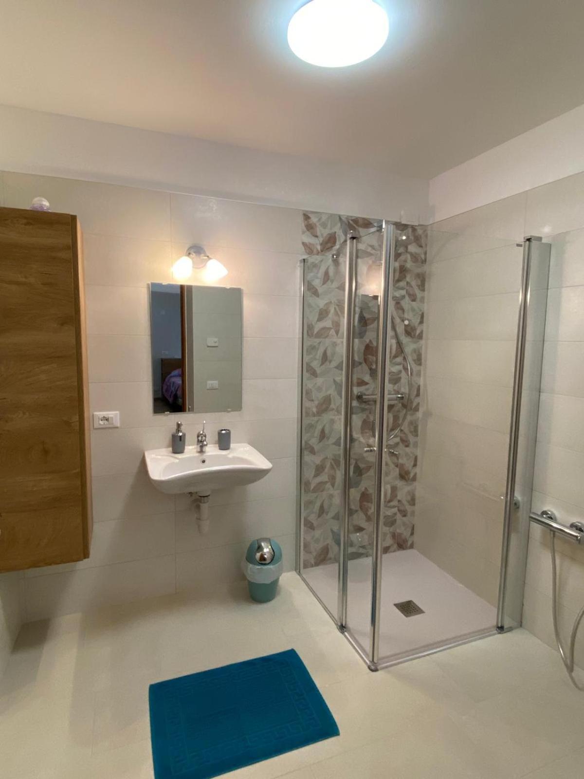 La Casa Di Pericle Aparthotel Brenzone sul Garda Luaran gambar