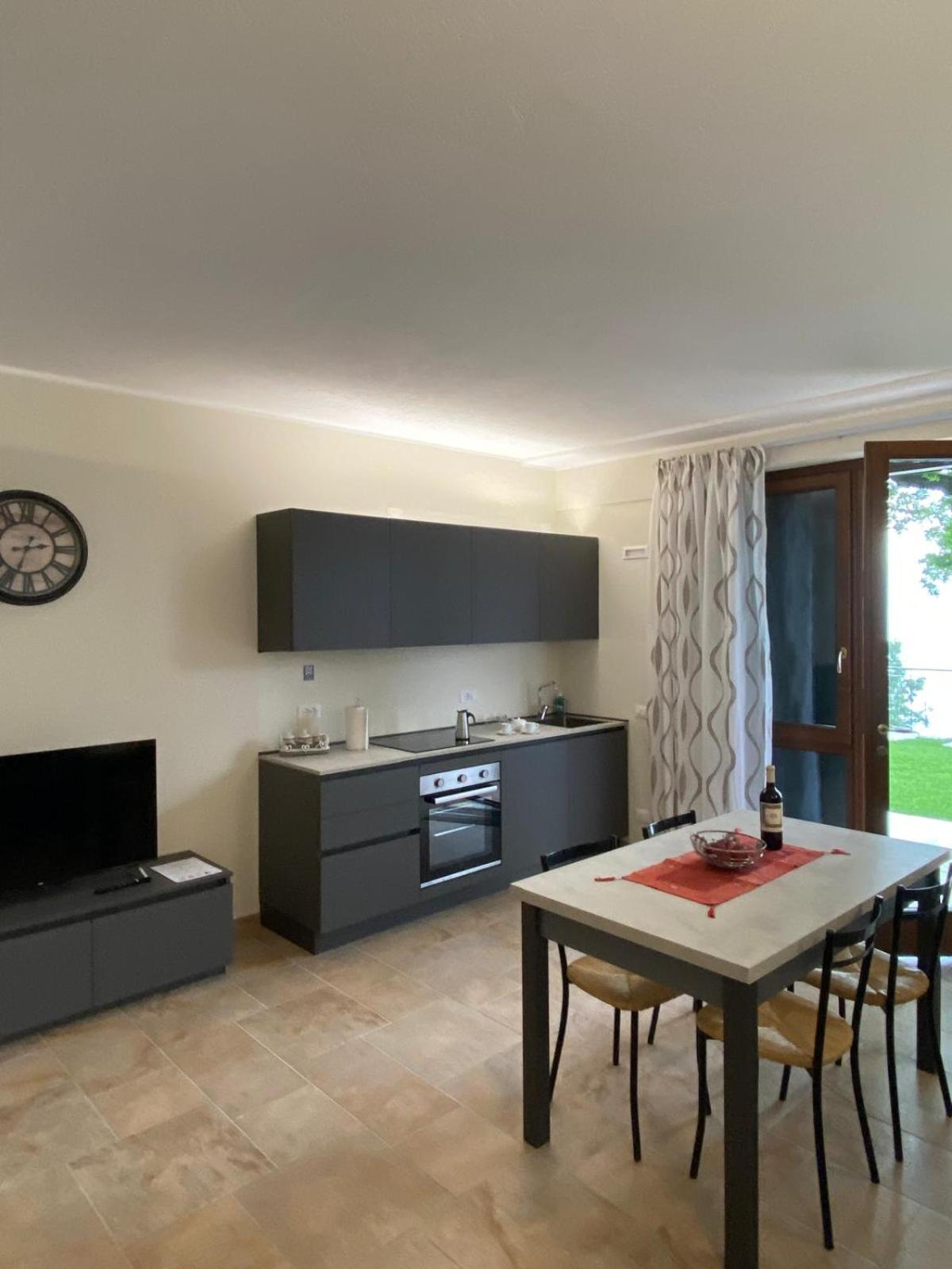 La Casa Di Pericle Aparthotel Brenzone sul Garda Luaran gambar